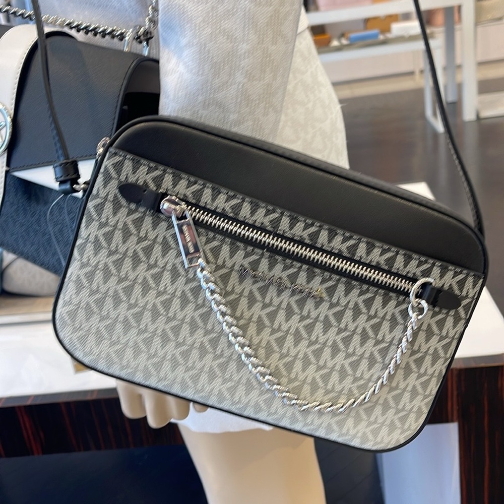 MICHAEL KORS Jet Set Lg Ombré Signature Logo EW Crossbody East West 
Black 
NWT - Picture 12 of 16